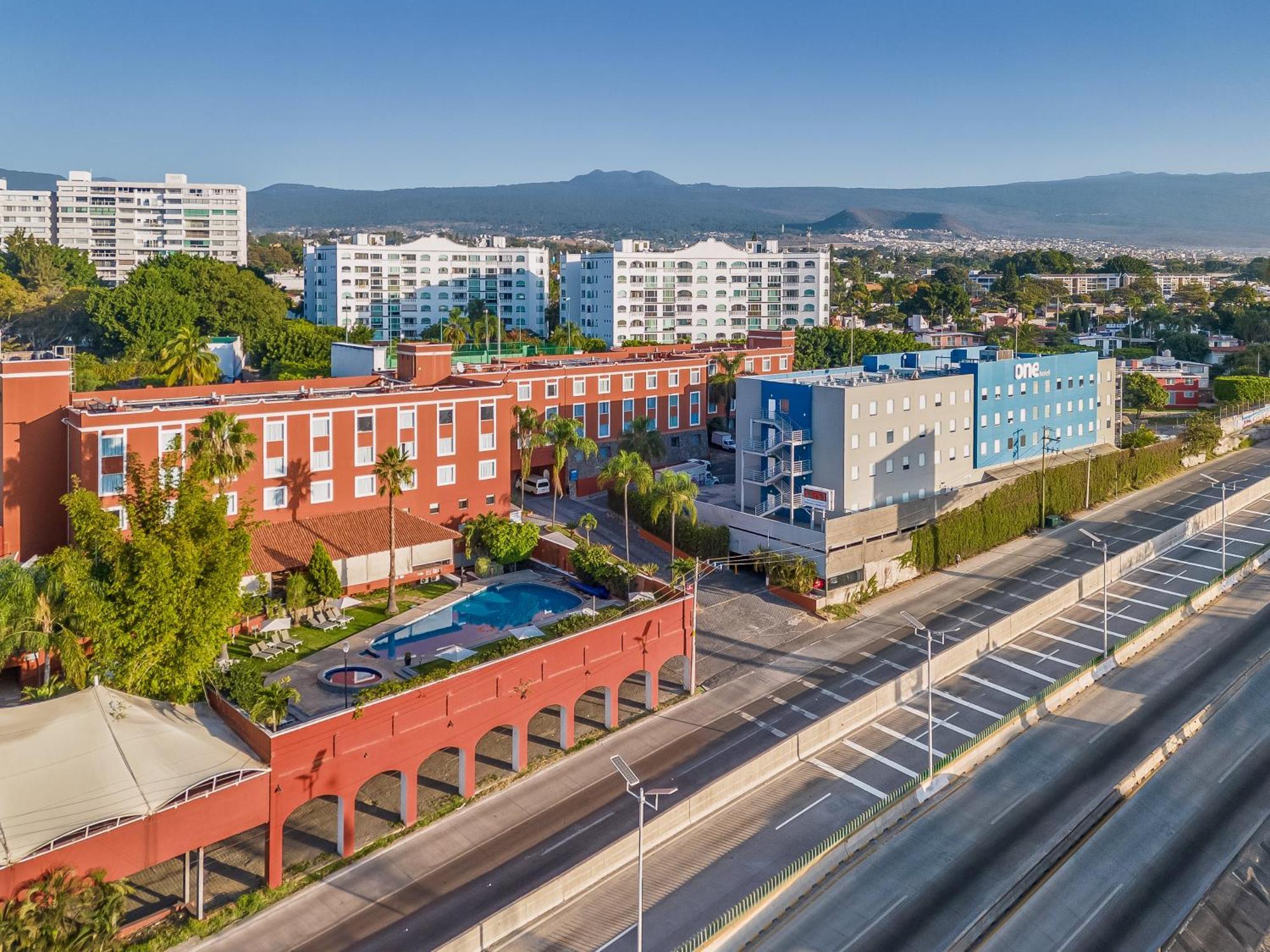 Fiesta Inn Κουερναβάκα Εξωτερικό φωτογραφία